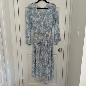 Vince Light Blue Floral Long Sleeve V-Neck Midi Dress with Cut Out, Small, EUC